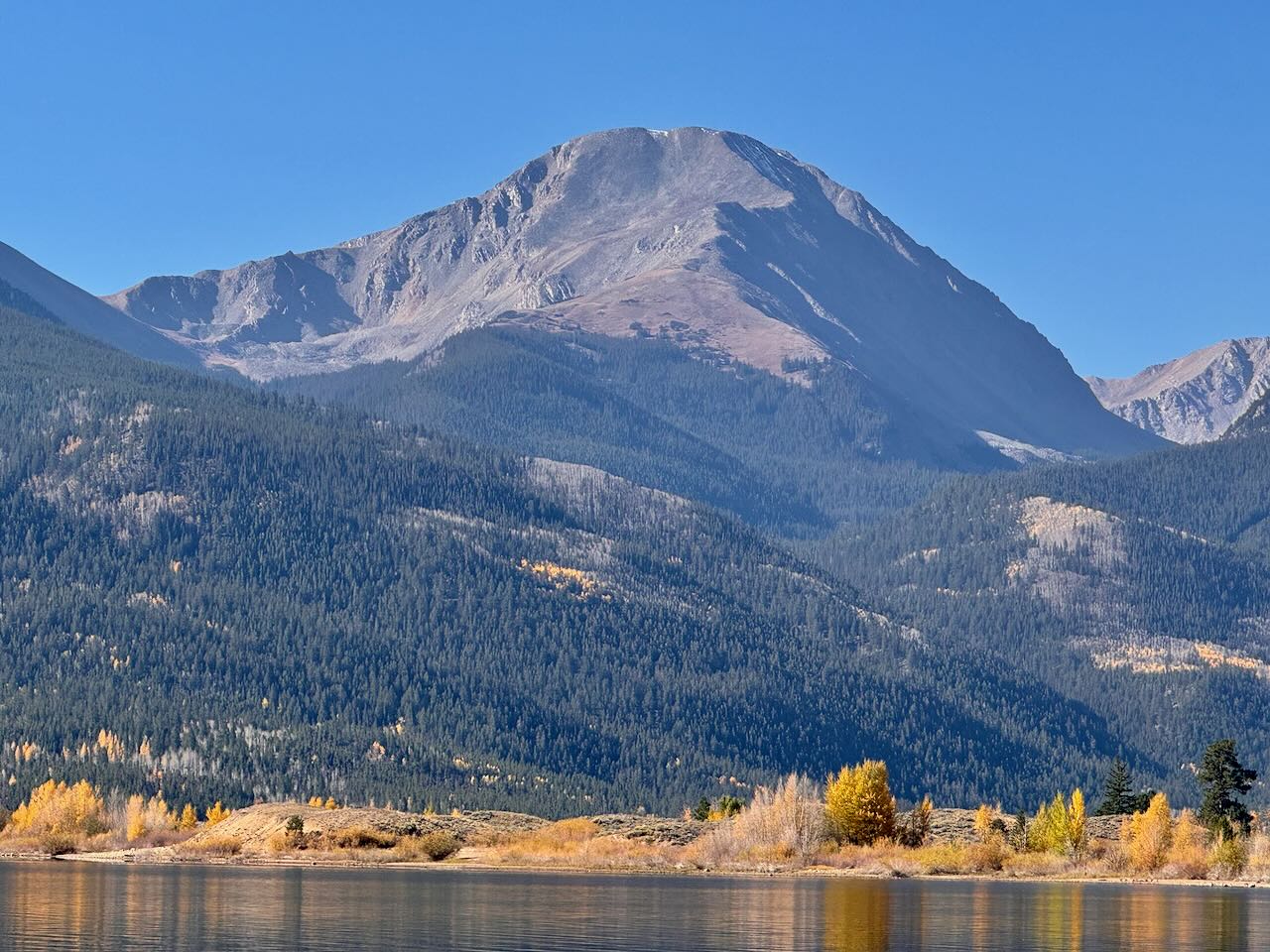 Twin Lakes, Colorado framed by the Sawatch Range on a clear autumn day.